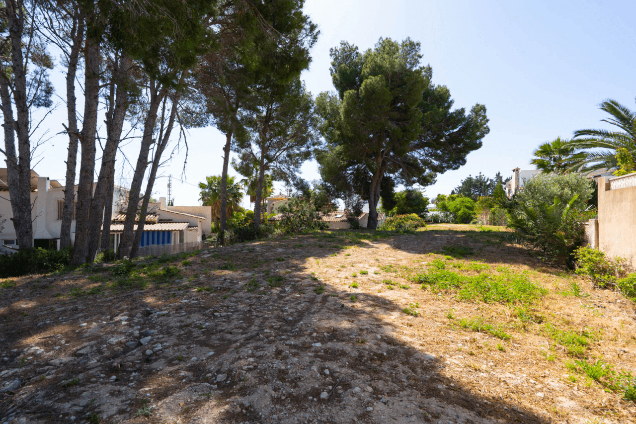4644BEN Villa de obra nueva con vistas al mar en una parcela llana de 1715 m2 en venta en La Fustera, Benissa.