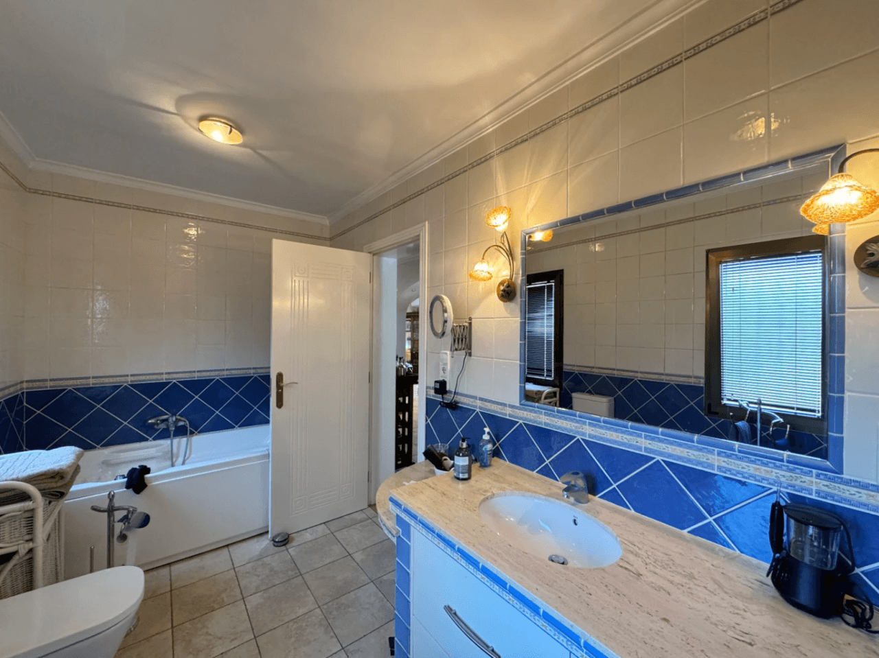 Villa de 3 dormitorios con muchas posibilidades y vistas al mar en Galeretes