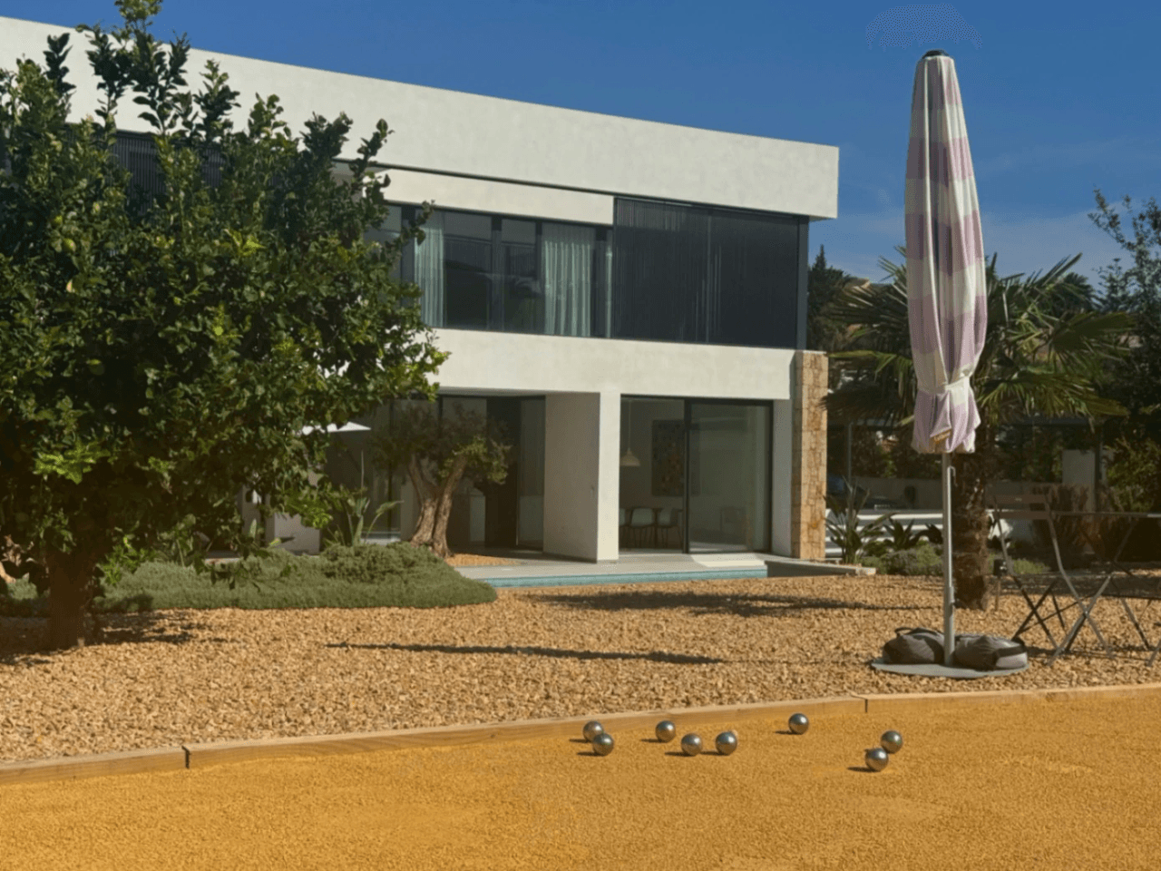 Chalet con vistas al Montgó, eficiencia energética A y piscina climatizada – Denia