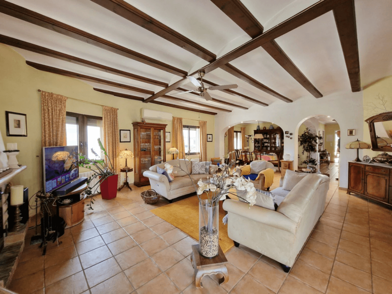 Villa de 3 dormitorios con muchas posibilidades y vistas al mar en Galeretes