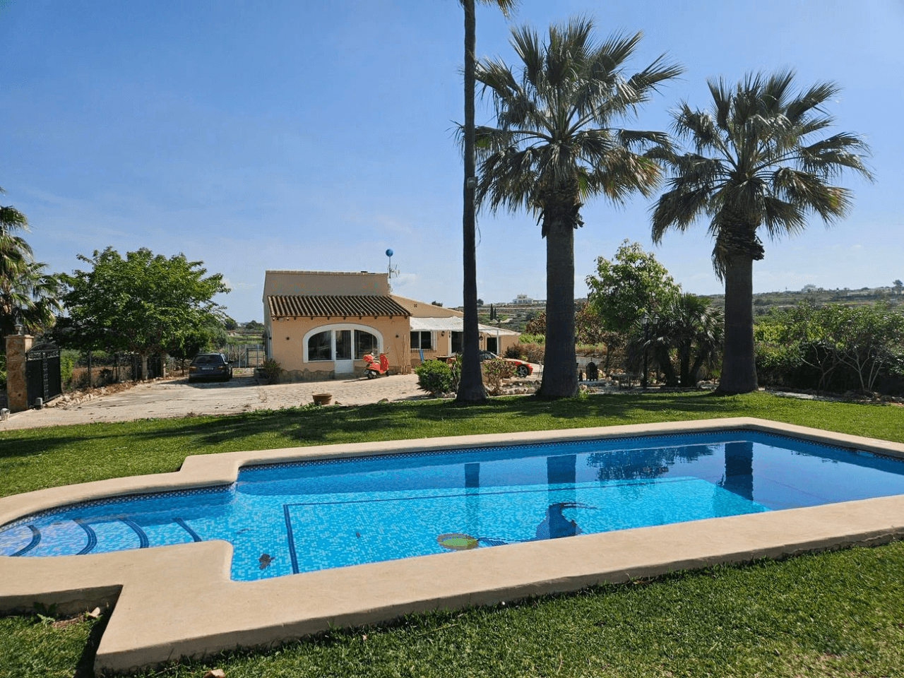 Encantadora Finca Rural en Benimarco – Piscina Privada, Parcela de 5,100m² y a 5 Minutos de la Costa