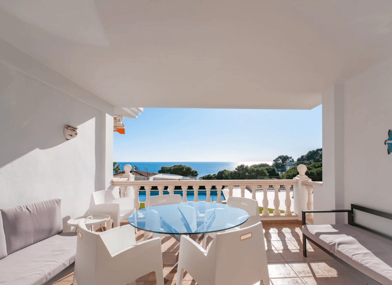 Frontline apartment with sea view for sale in Platgetes, Moraira