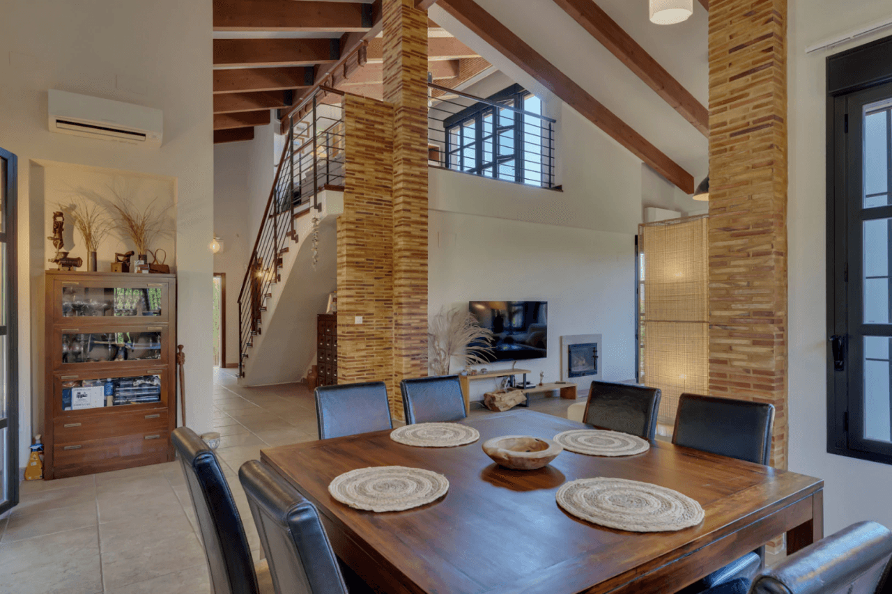 Impressive villa for sale in Jávea, with indoor and outdoor swimming pools