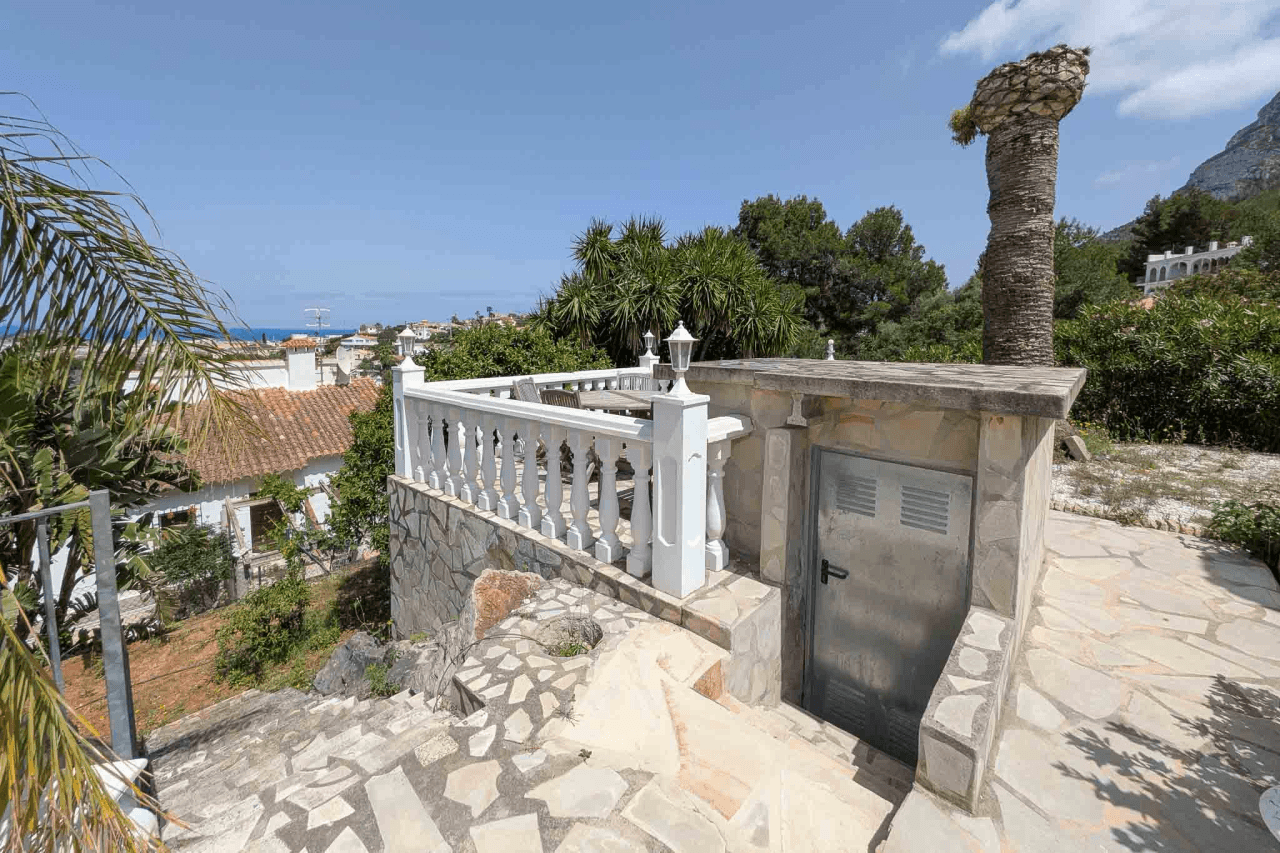 C4XY8333DEN Villa con piscina y vistas panorámicas al mar a la venta en Denia.