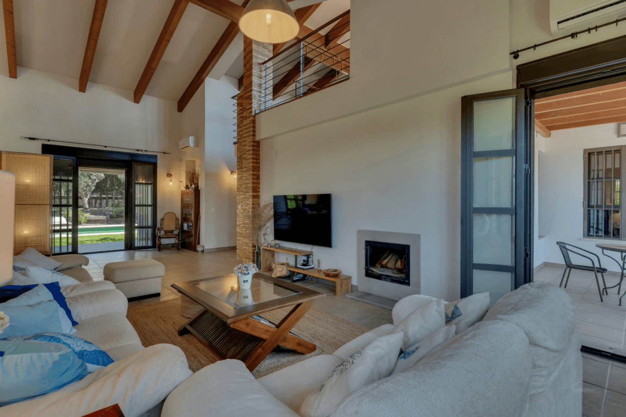Impressive villa for sale in Jávea, with indoor and outdoor swimming pools