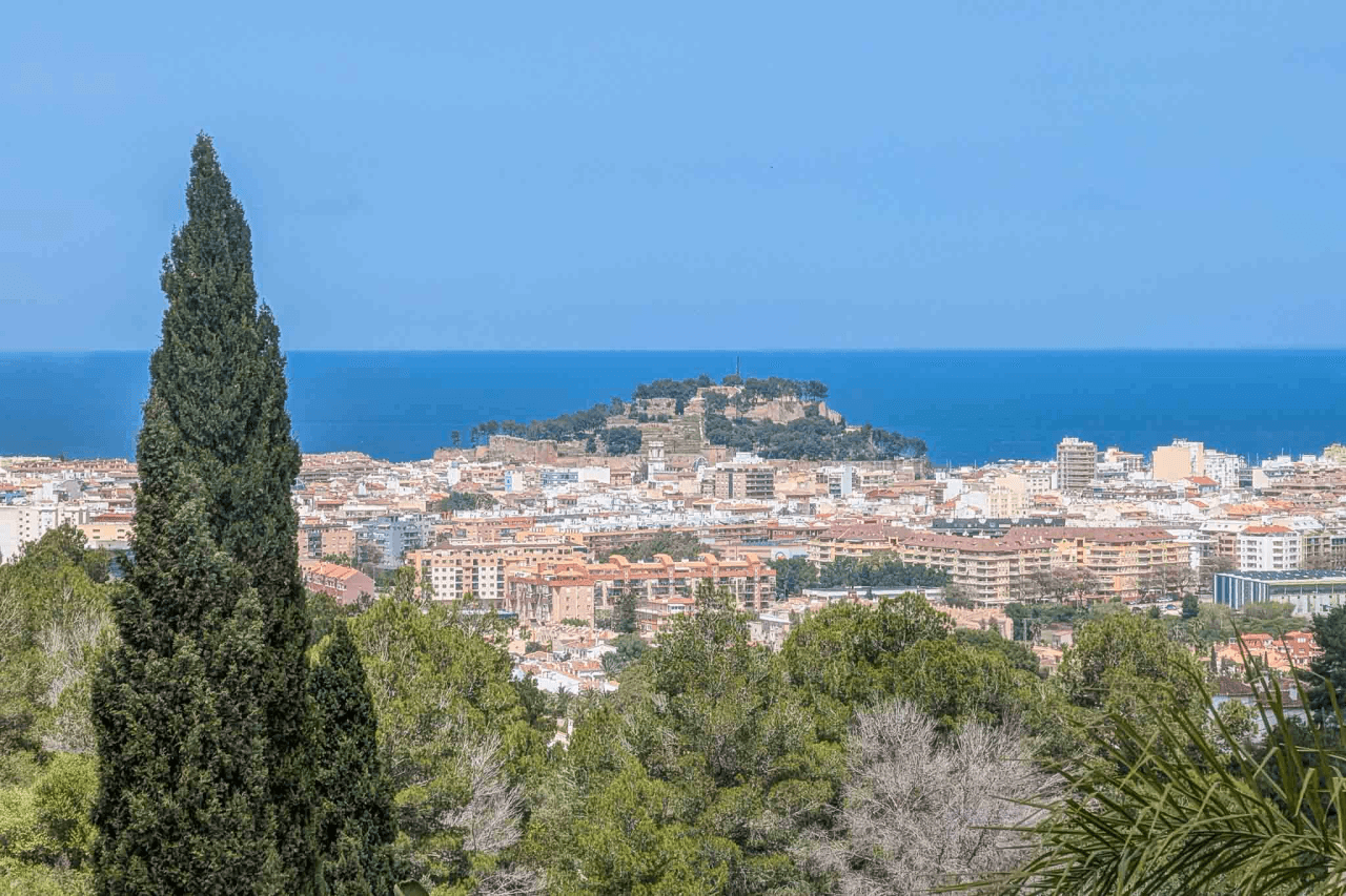 C4XY8333DEN Villa con piscina y vistas panorámicas al mar a la venta en Denia.