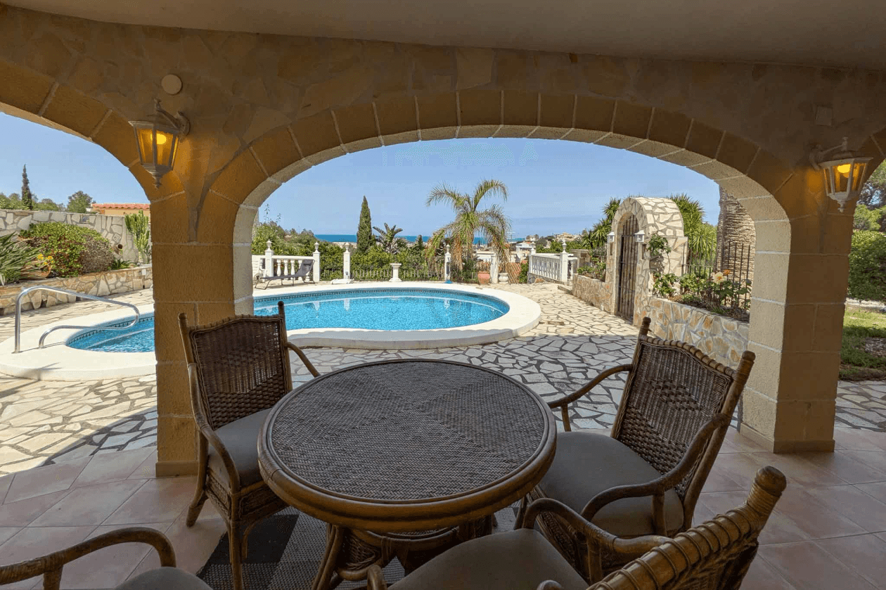 C4XY8333DEN Villa con piscina y vistas panorámicas al mar a la venta en Denia.