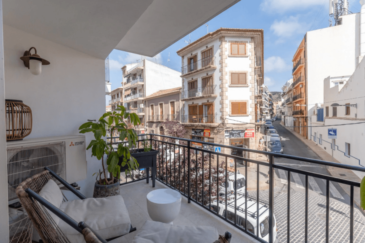 Maison de ville rénovée 2023 | 4 chambres | Terrasse sur le toit avec piscine plongeante