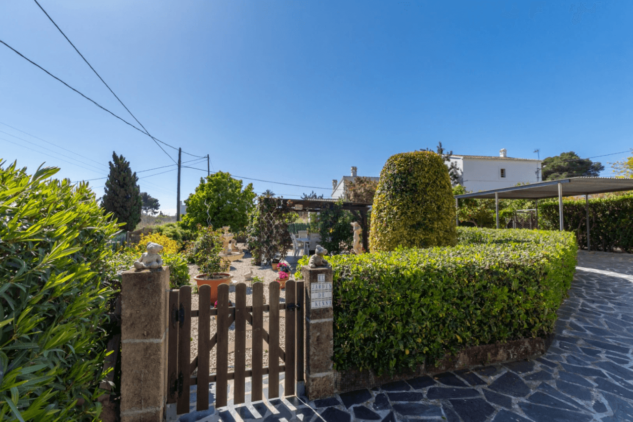 Villa for sale with sea views in Jávea