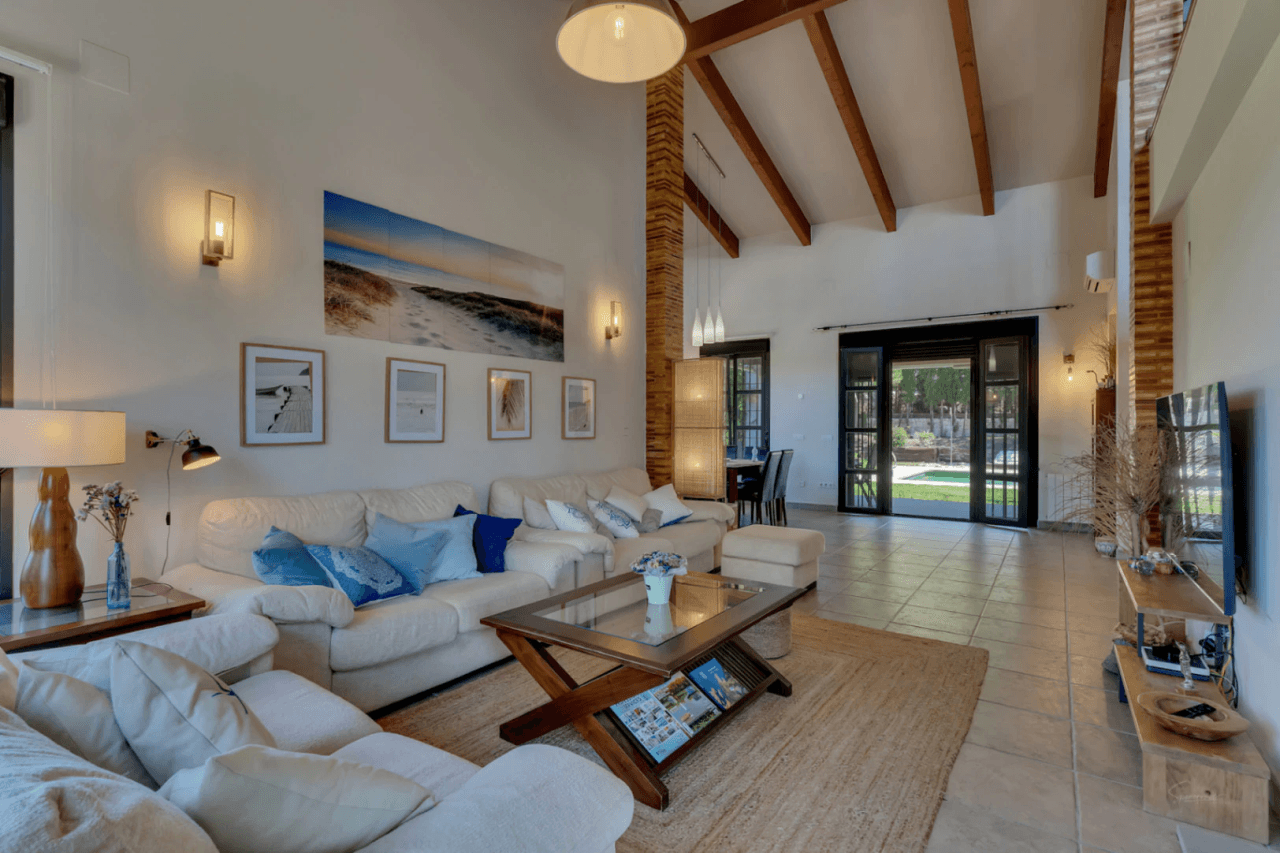 Impressive villa for sale in Jávea, with indoor and outdoor swimming pools