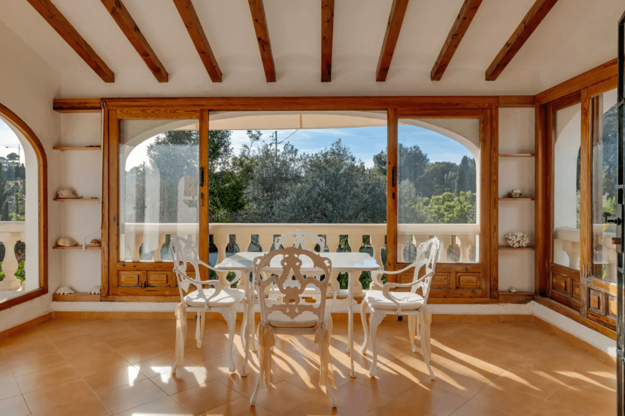 Mediterranean-style villa with stunning views in a quiet area next to Tosalet, Javea.