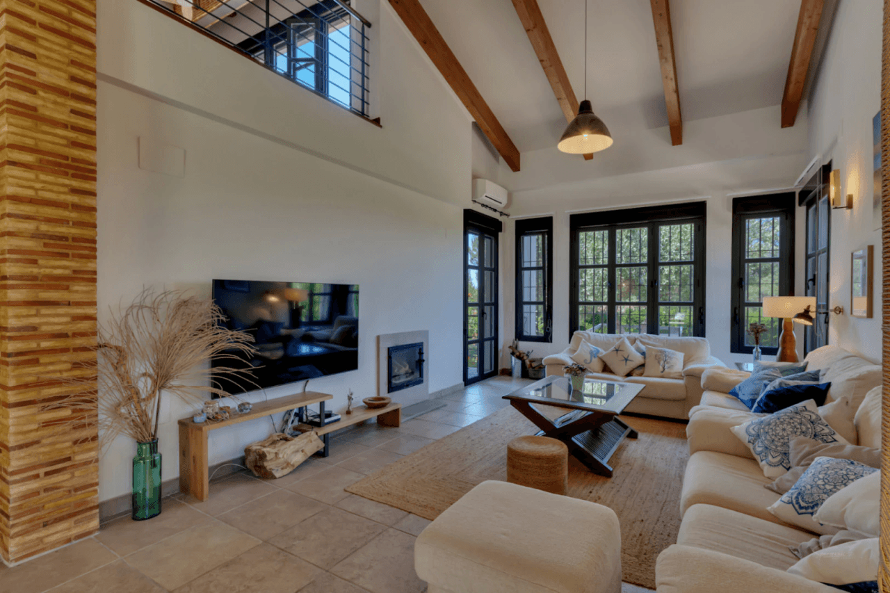 Impressive villa for sale in Jávea, with indoor and outdoor swimming pools
