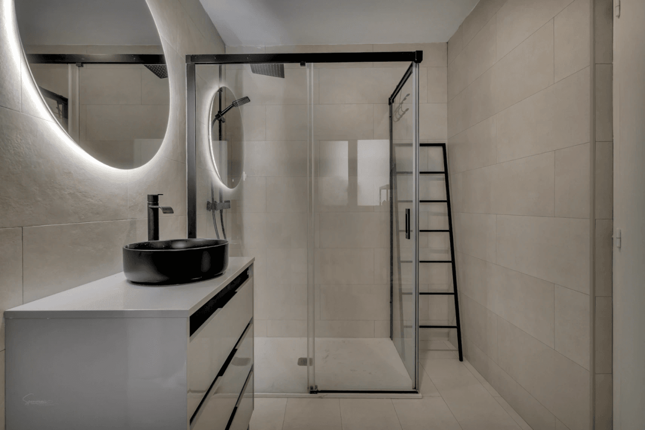 Maison de ville rénovée 2023 | 4 chambres | Terrasse sur le toit avec piscine plongeante
