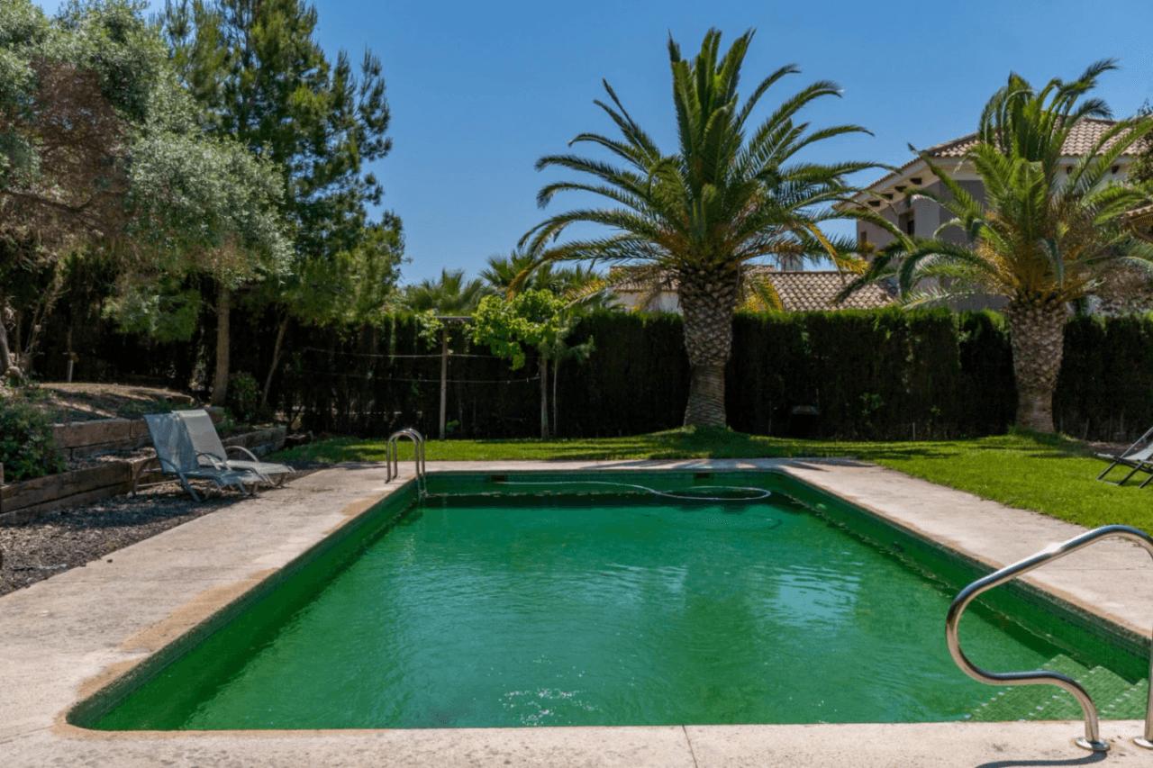 Impressive villa for sale in Jávea, with indoor and outdoor swimming pools