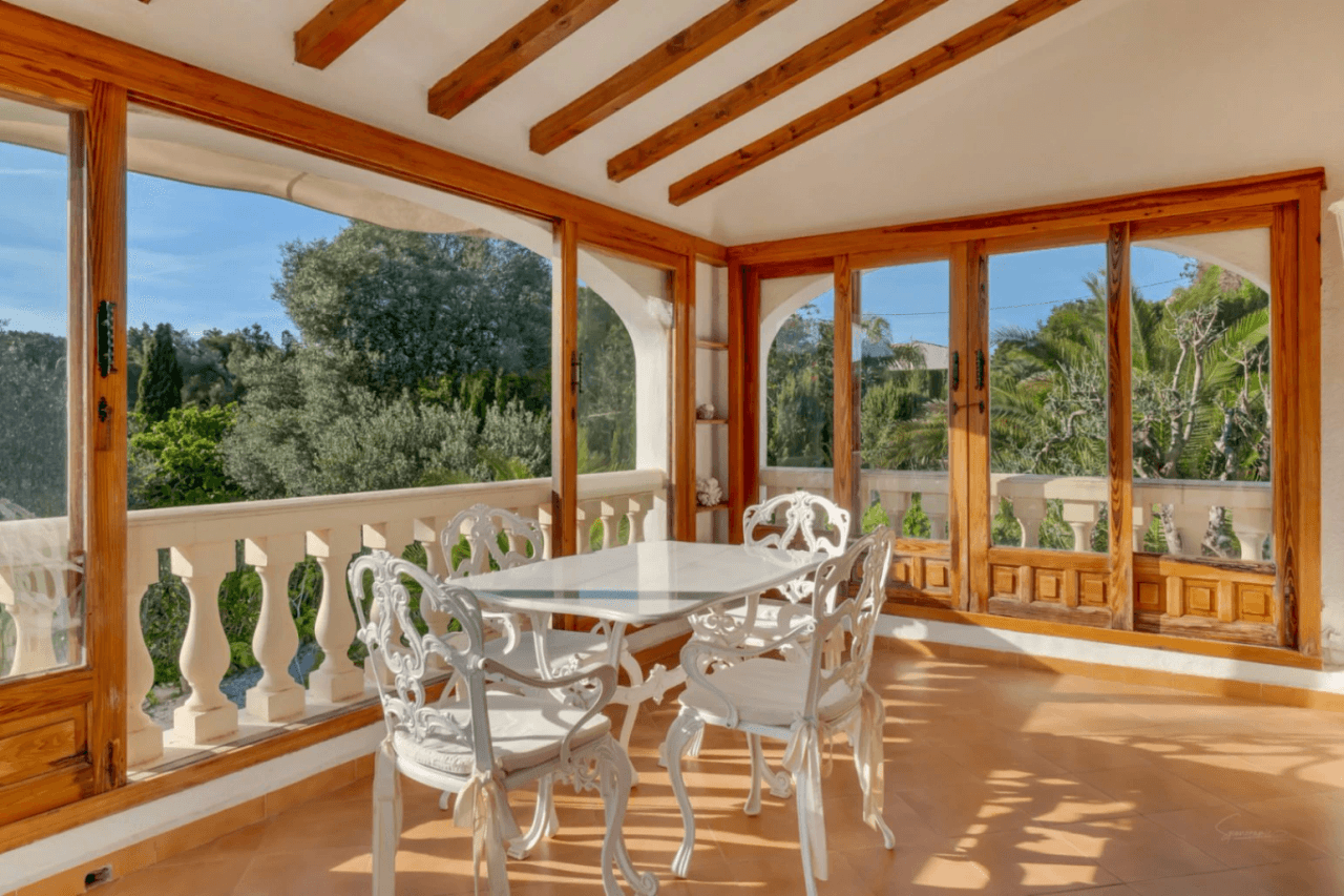 Mediterranean-style villa with stunning views in a quiet area next to Tosalet, Javea.