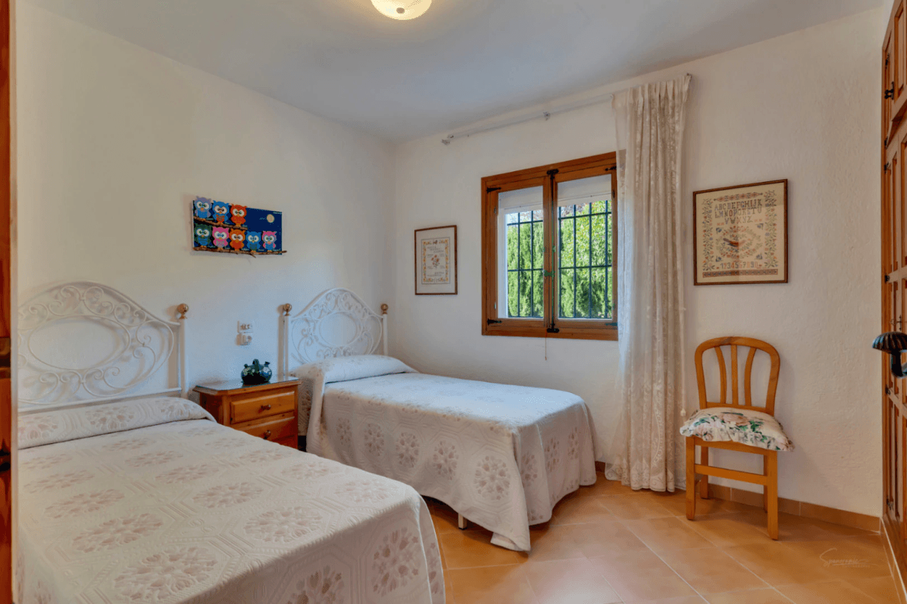 Mediterranean-style villa with stunning views in a quiet area next to Tosalet, Javea.