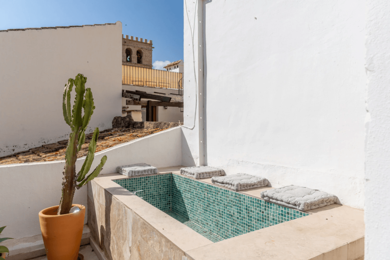 Maison de ville rénovée 2023 | 4 chambres | Terrasse sur le toit avec piscine plongeante