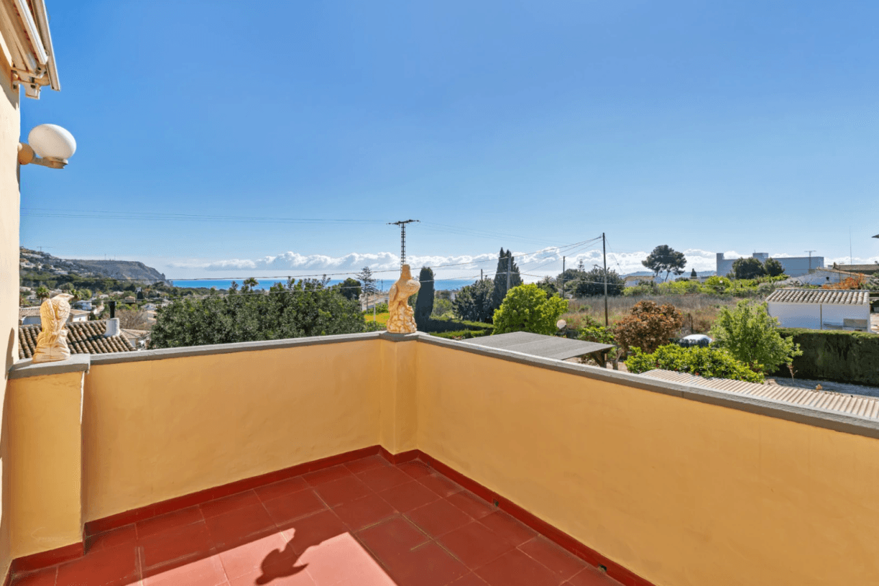 Villa for sale with sea views in Jávea