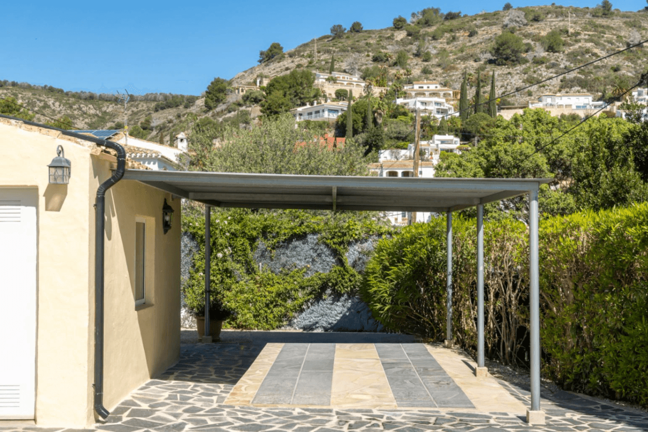 Villa for sale with sea views in Jávea