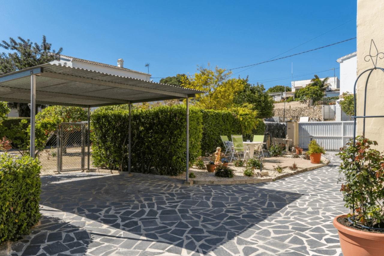 Villa for sale with sea views in Jávea