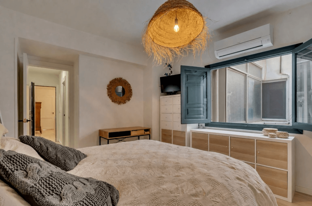 Maison de ville rénovée 2023 | 4 chambres | Terrasse sur le toit avec piscine plongeante