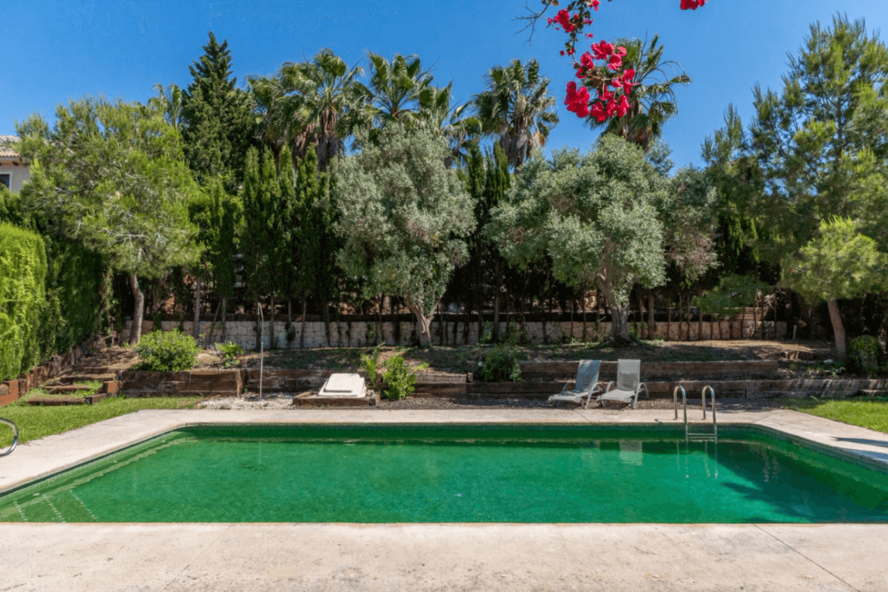 Impressive villa for sale in Jávea, with indoor and outdoor swimming pools