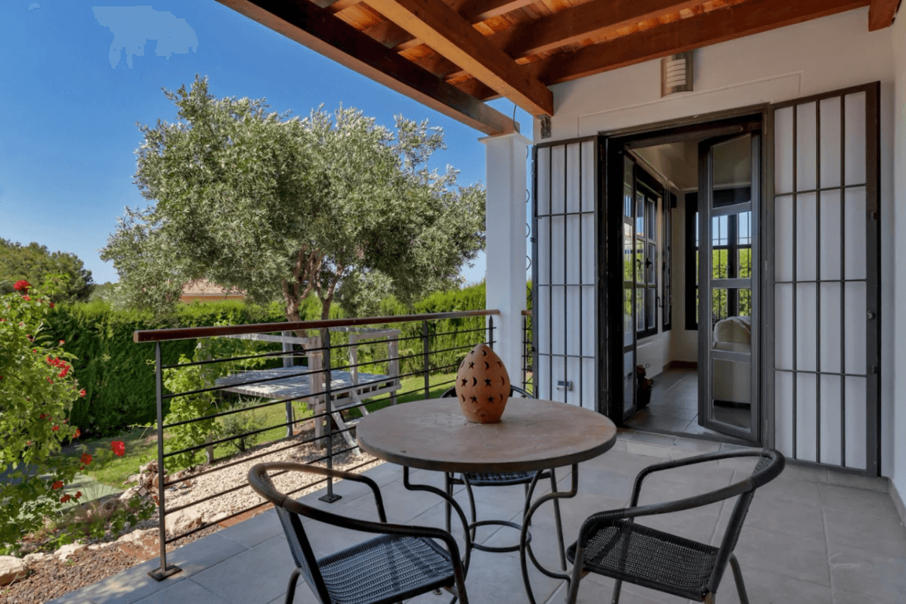 Impressive villa for sale in Jávea, with indoor and outdoor swimming pools