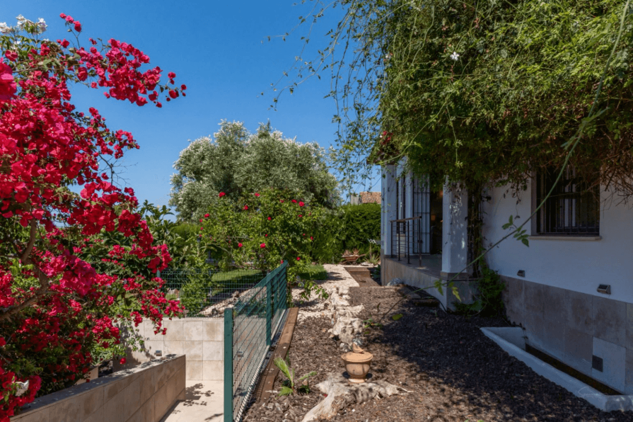 Impressive villa for sale in Jávea, with indoor and outdoor swimming pools