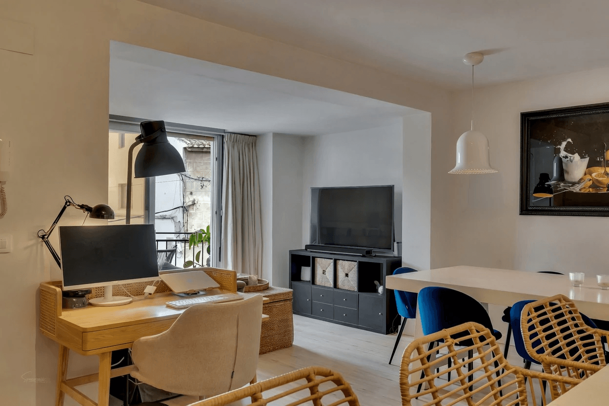 Maison de ville rénovée 2023 | 4 chambres | Terrasse sur le toit avec piscine plongeante