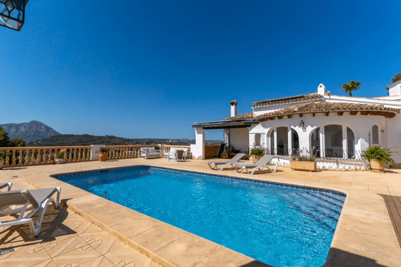 Villa with stunning panoramic views, in Jávea