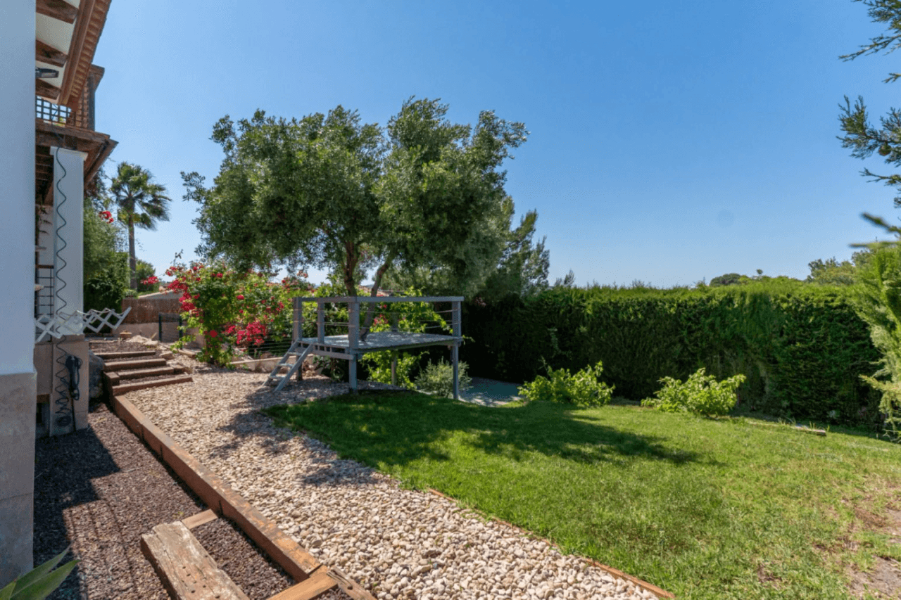 Impressive villa for sale in Jávea, with indoor and outdoor swimming pools