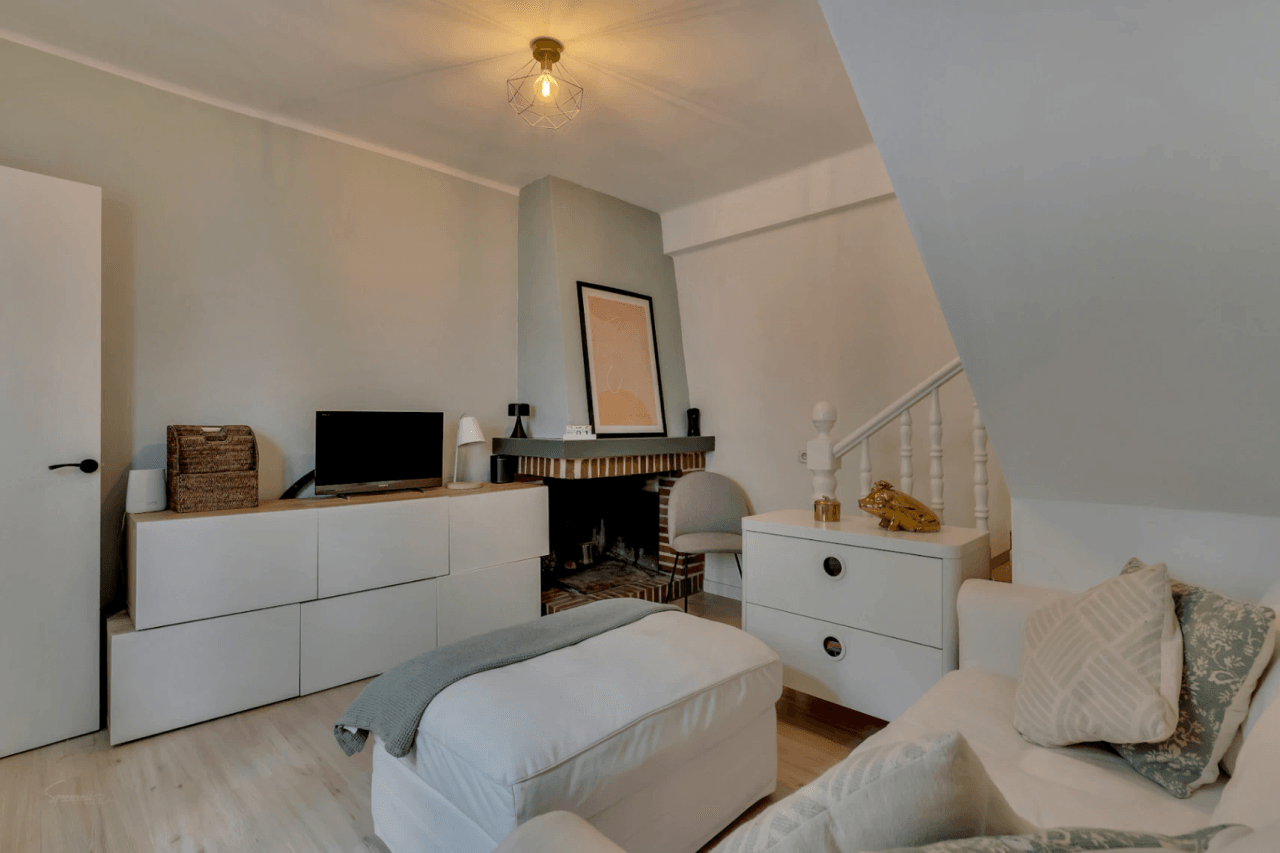 Maison de ville rénovée 2023 | 4 chambres | Terrasse sur le toit avec piscine plongeante