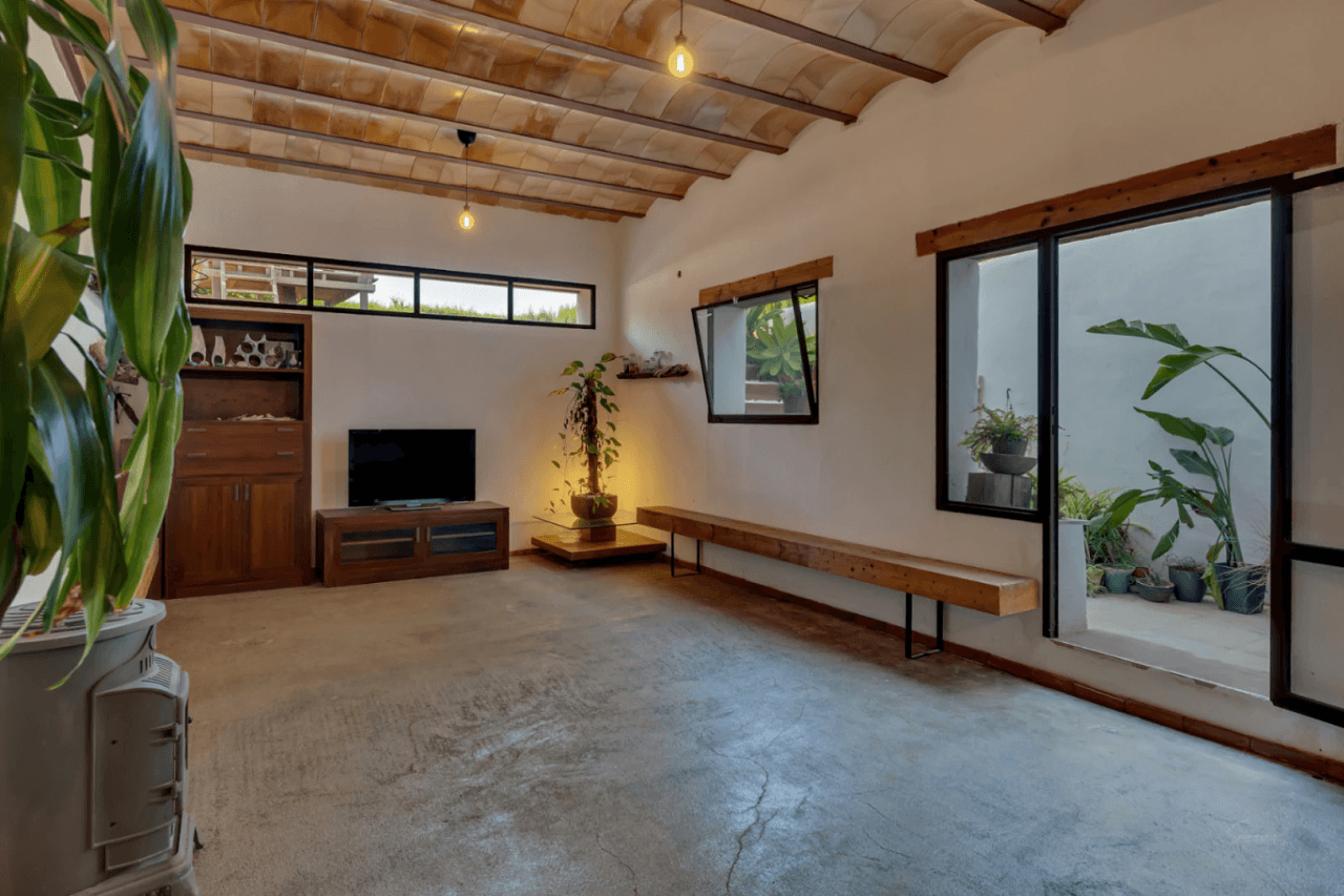 Impressive villa for sale in Jávea, with indoor and outdoor swimming pools