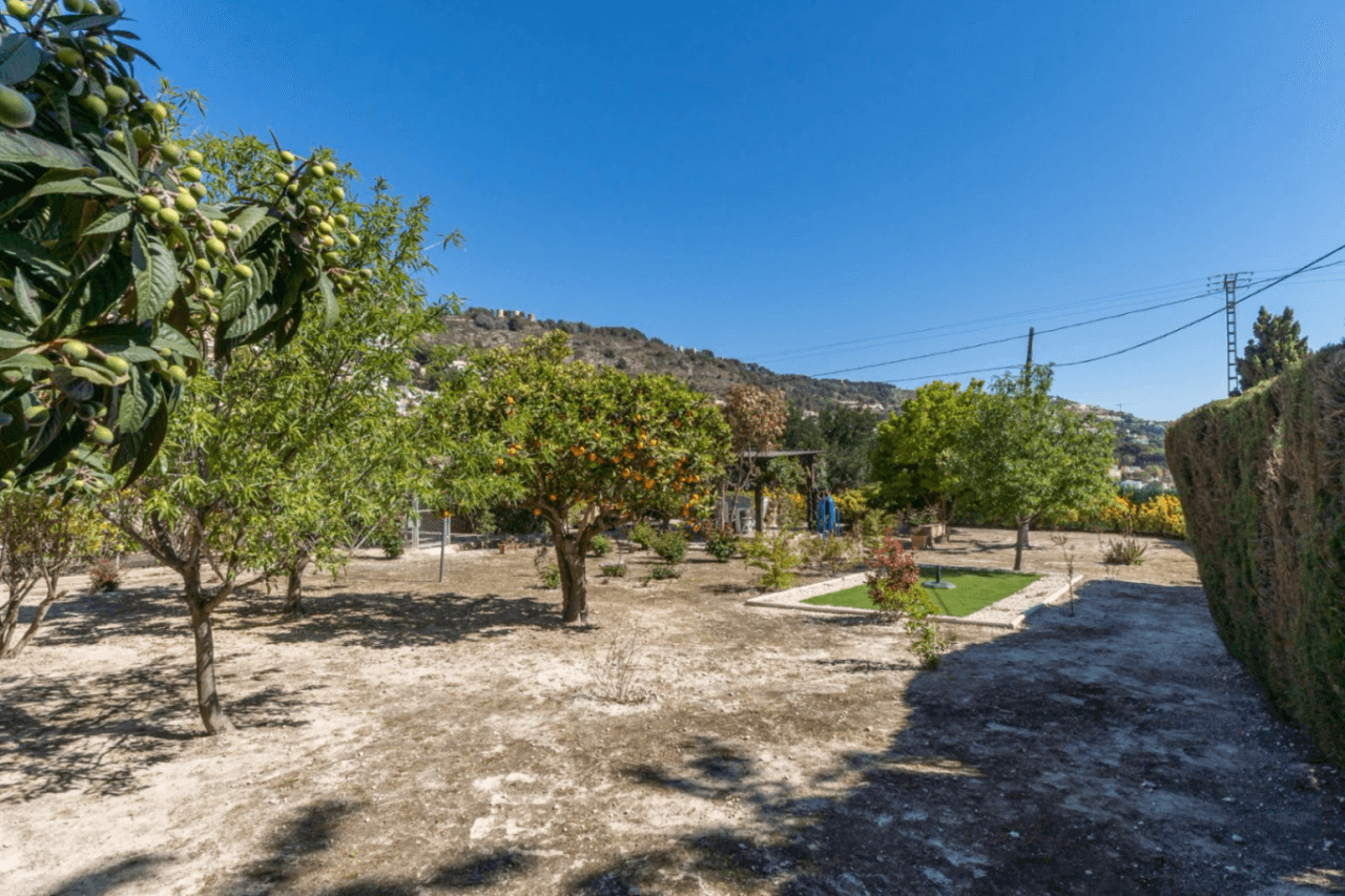 Villa for sale with sea views in Jávea