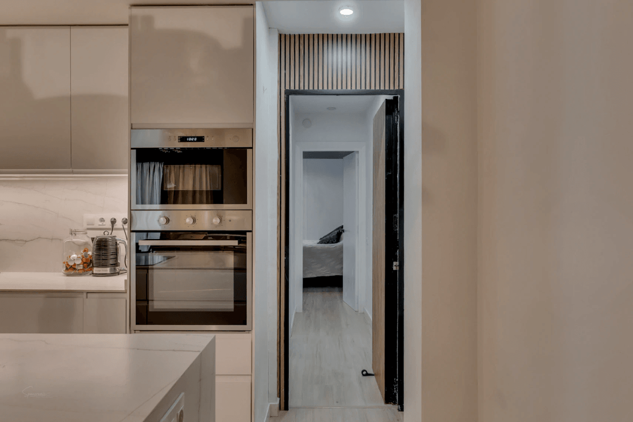Maison de ville rénovée 2023 | 4 chambres | Terrasse sur le toit avec piscine plongeante