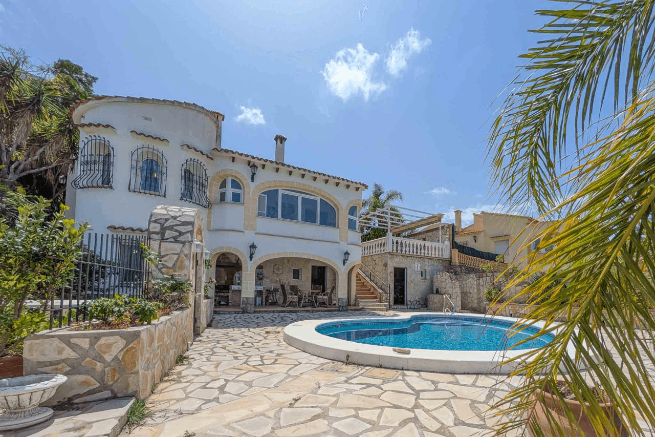 C4XY8333DEN Villa con piscina y vistas panorámicas al mar a la venta en Denia.