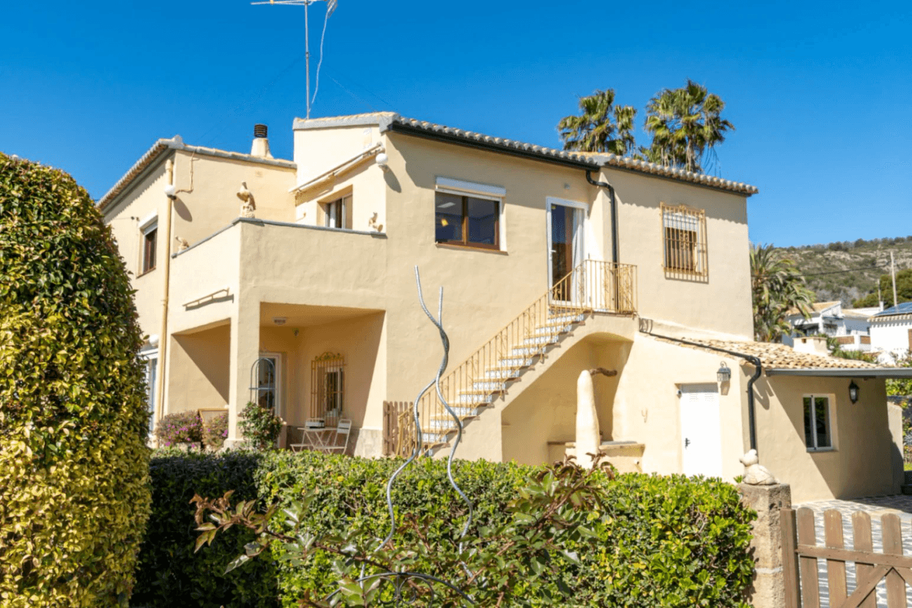 Villa for sale with sea views in Jávea