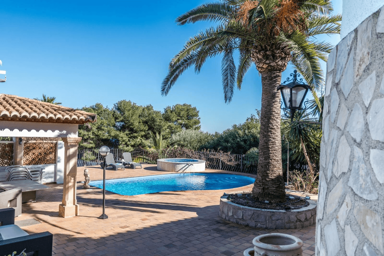Luxury villa for sale in Jávea with pool, sea views, and independent apartment – Balcón al Mar, Costa Blanca