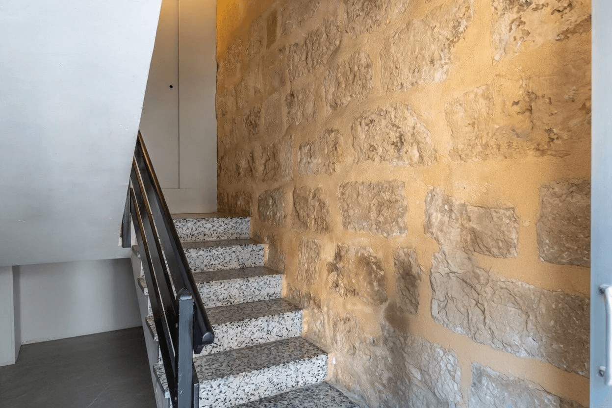 Maison de ville rénovée 2023 | 4 chambres | Terrasse sur le toit avec piscine plongeante