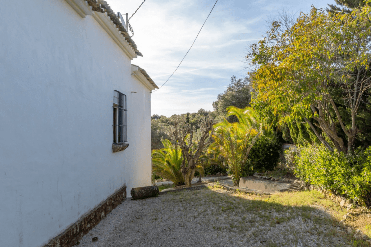 Mediterranean-style villa with stunning views in a quiet area next to Tosalet, Javea.