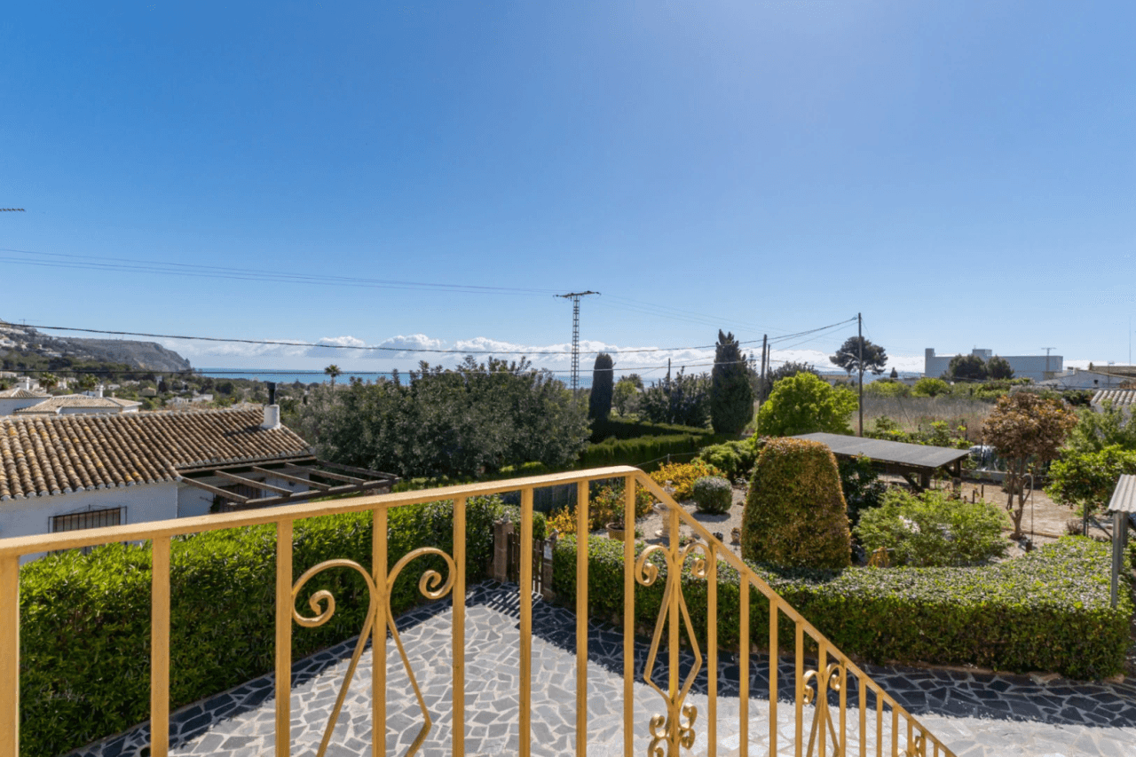 Villa for sale with sea views in Jávea