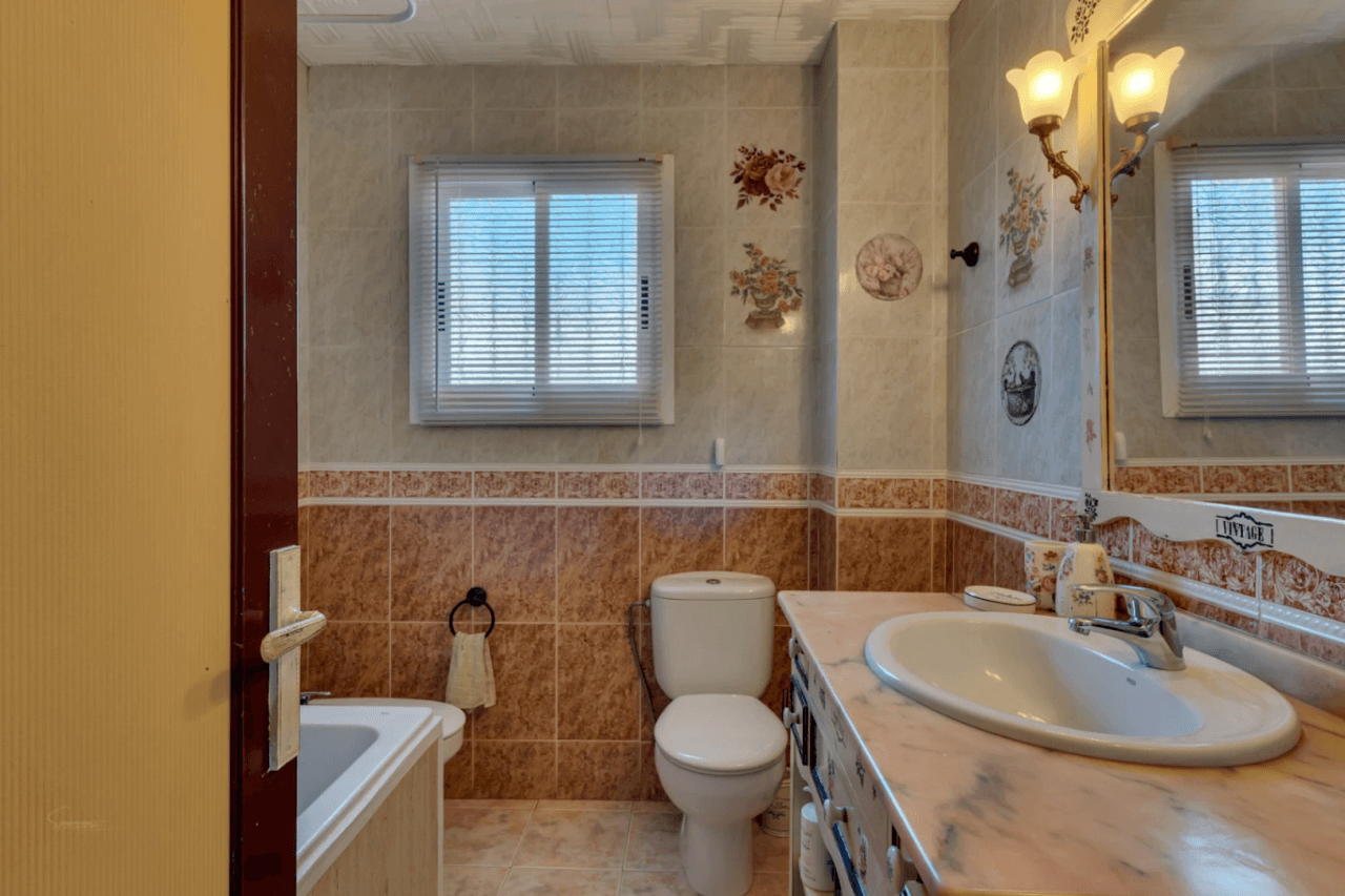Villa for sale with sea views in Jávea