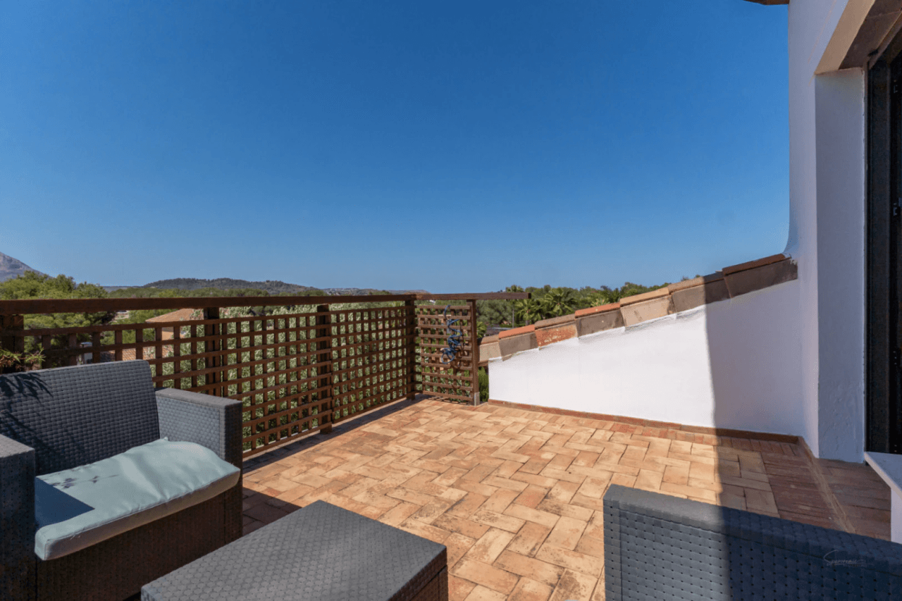 Impressive villa for sale in Jávea, with indoor and outdoor swimming pools
