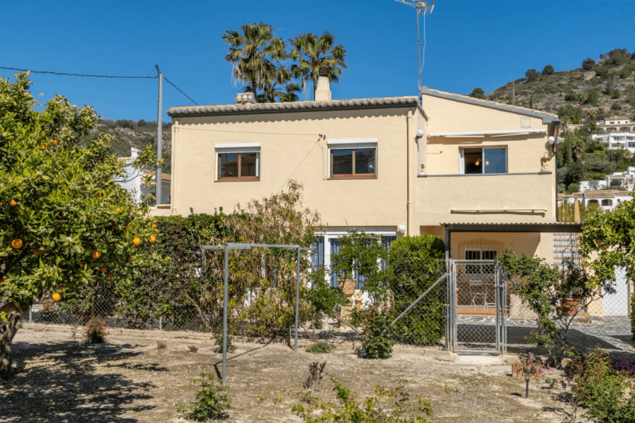 Villa for sale with sea views in Jávea