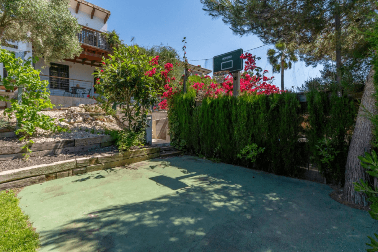 Impressive villa for sale in Jávea, with indoor and outdoor swimming pools