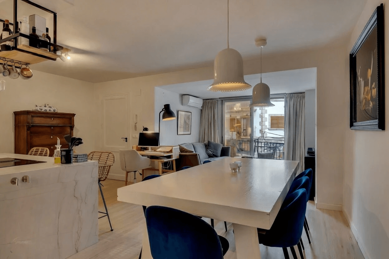 Maison de ville rénovée 2023 | 4 chambres | Terrasse sur le toit avec piscine plongeante
