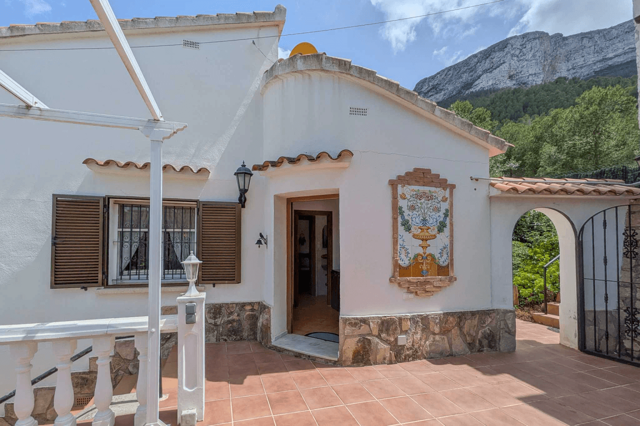 C4XY8333DEN Villa con piscina y vistas panorámicas al mar a la venta en Denia.