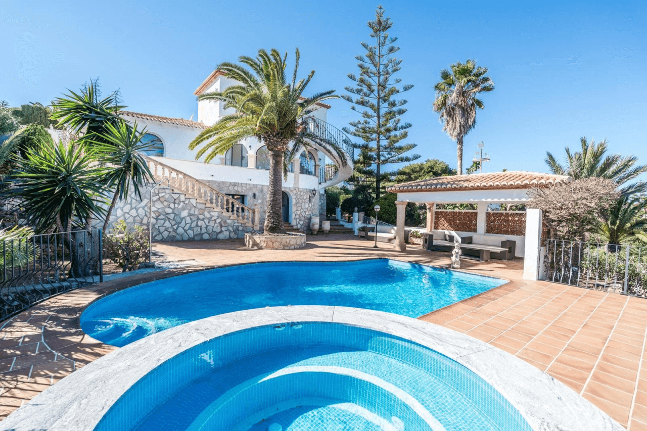 Luxury villa for sale in Jávea with pool, sea views, and independent apartment – Balcón al Mar, Costa Blanca
