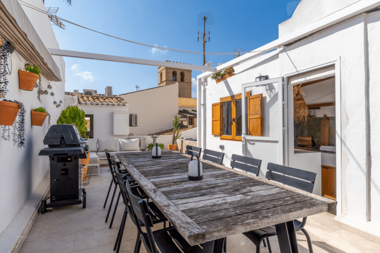Casa de pueblo reformada en 2023 | 4 dormitorios | Gran terraza en la azotea con barbacoa