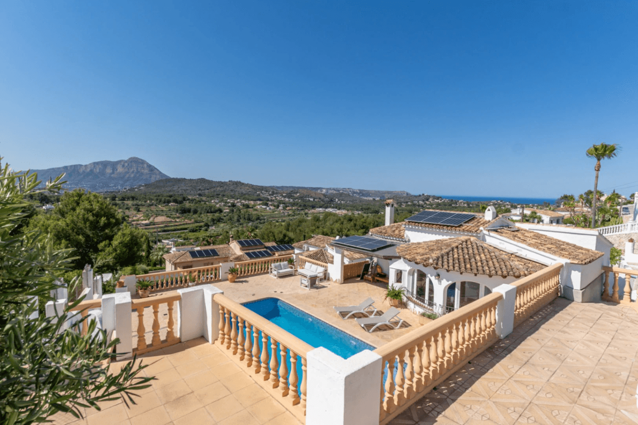 Villa with stunning panoramic views, in Jávea